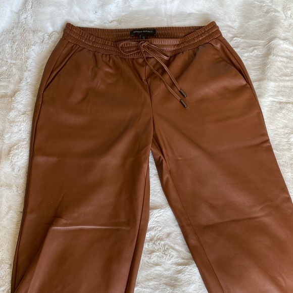 BR vegan leather jogger - Picture 3 of 5